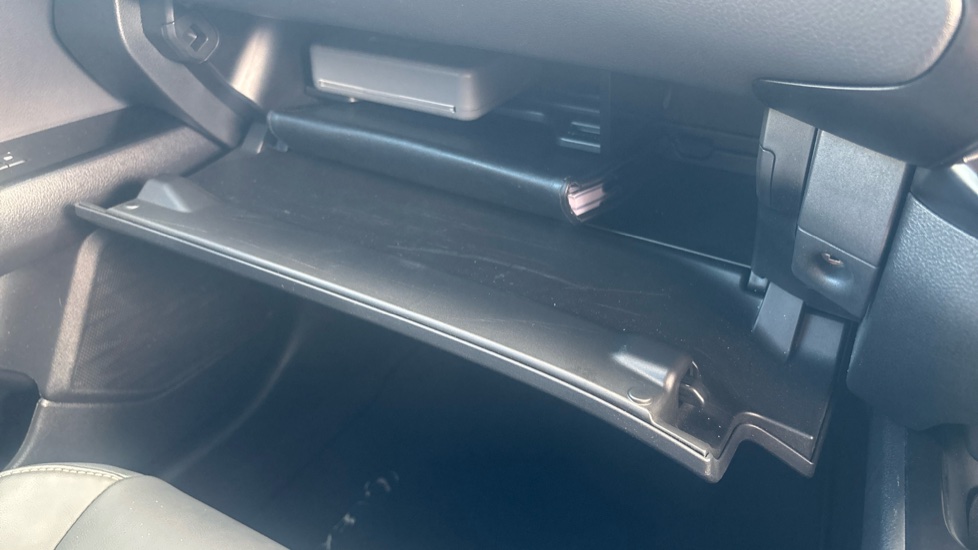 Lexus UX 250h 2.0 F-Sport Design 5dr CVT Hybrid Hatchback - Image 34