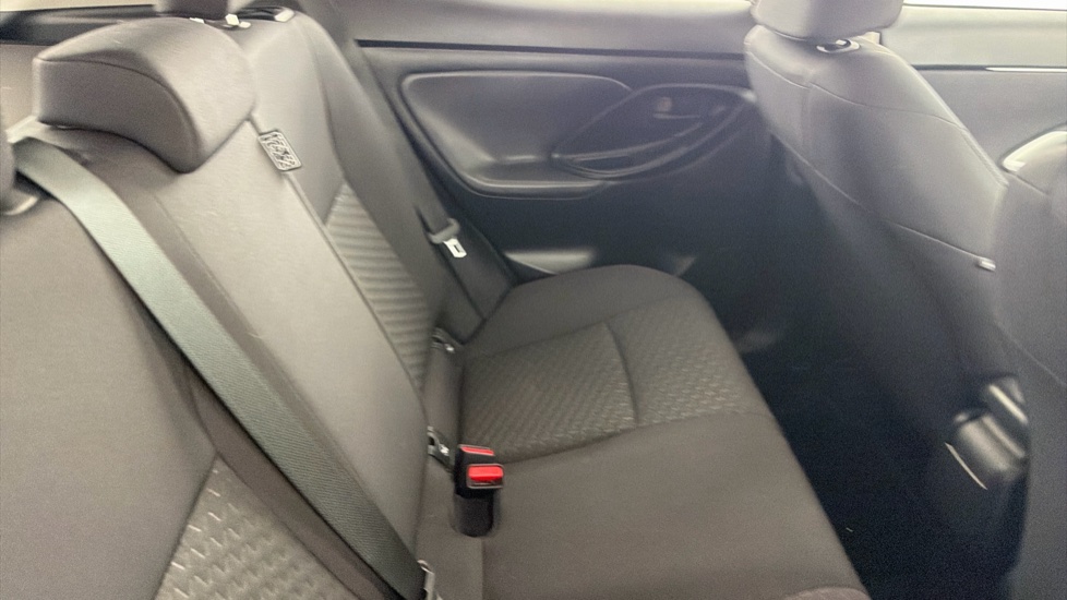 Toyota Yaris Cross 1.5 Hybrid Icon 5dr CVT Hybrid Estate - Image 8