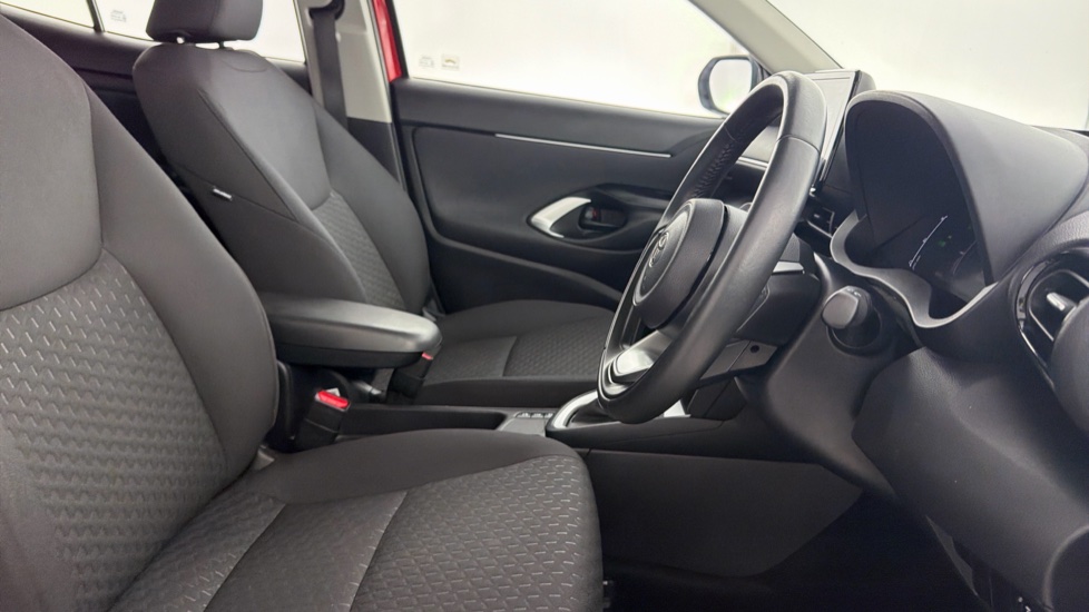 Toyota Yaris Cross 1.5 Hybrid Icon 5dr CVT Hybrid Estate - Image 12