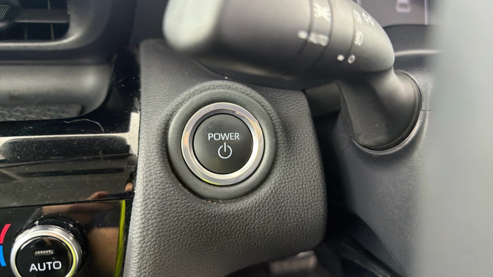 Toyota Yaris Cross 1.5 Hybrid Icon 5dr CVT Hybrid Estate - Image 16