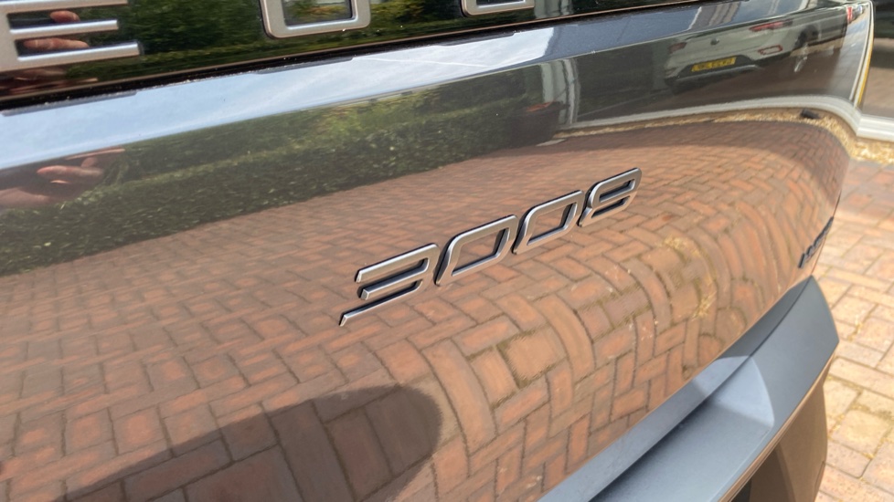 Peugeot 3008 1.2 Hybrid 136 GT 5dr e-DSC6 Petrol Estate - Image 31
