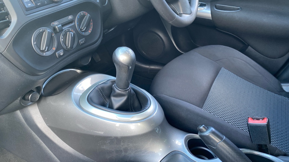 Nissan Juke 1.6 [94] Visia 5dr Petrol Hatchback - Image 13