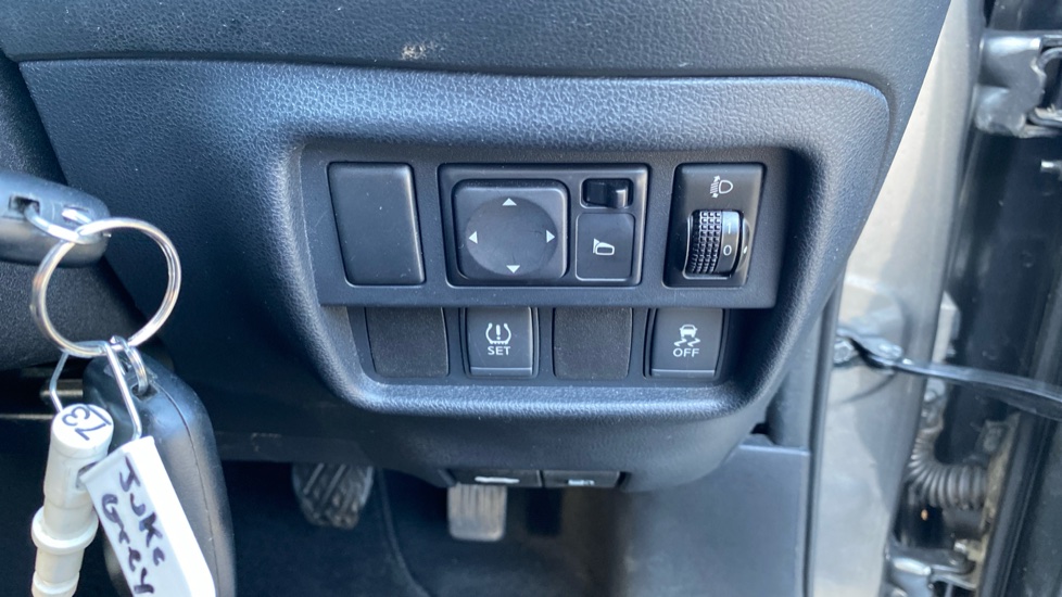 Nissan Juke 1.6 [94] Visia 5dr Petrol Hatchback - Image 37