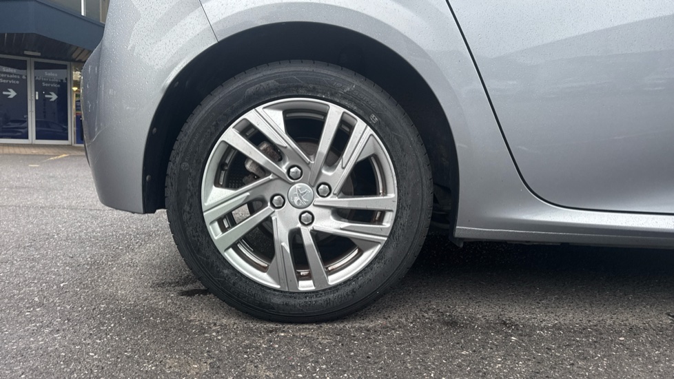 Peugeot 208 1.2 PureTech 100 Active 5dr Petrol Hatchback - Image 7