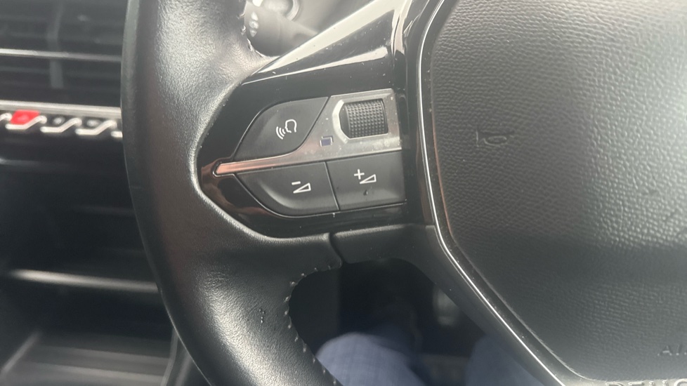 Peugeot 208 1.2 PureTech 100 Active 5dr Petrol Hatchback - Image 21