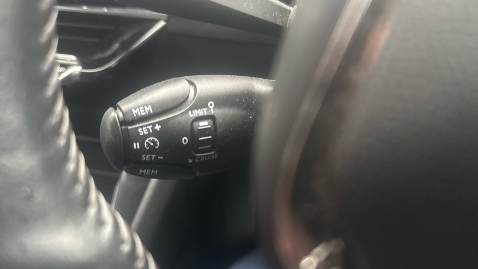 Peugeot 208 1.2 PureTech 100 Active 5dr Petrol Hatchback - Image 26