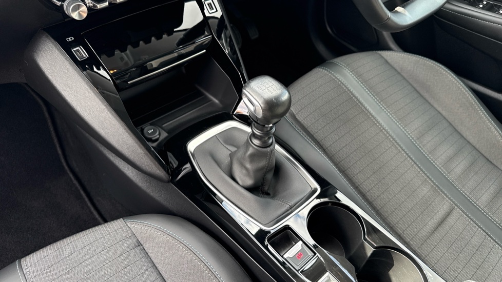 Peugeot 208 1.2 PureTech 100 Allure 5dr Petrol Hatchback - Image 13