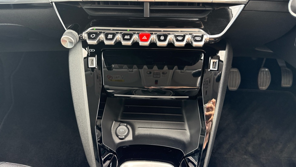 Peugeot 208 1.2 PureTech 100 Allure 5dr Petrol Hatchback - Image 22