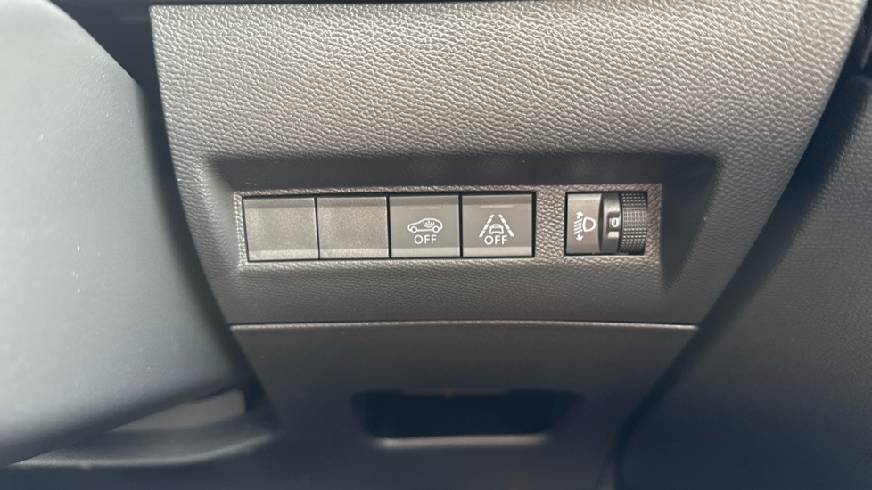Peugeot 208 1.2 PureTech 100 Allure 5dr Petrol Hatchback - Image 28