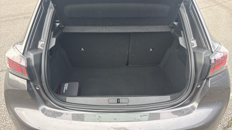Peugeot 208 1.2 PureTech 100 Active Premium 5dr EAT8 Petrol Hatchback - Image 4