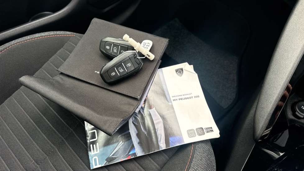Peugeot 208 1.2 PureTech 100 Active Premium 5dr EAT8 Petrol Hatchback - Image 19