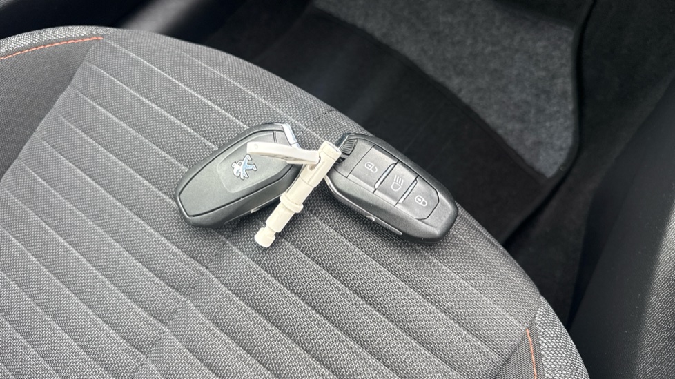 Peugeot 208 1.2 PureTech 100 Active Premium 5dr EAT8 Petrol Hatchback - Image 20