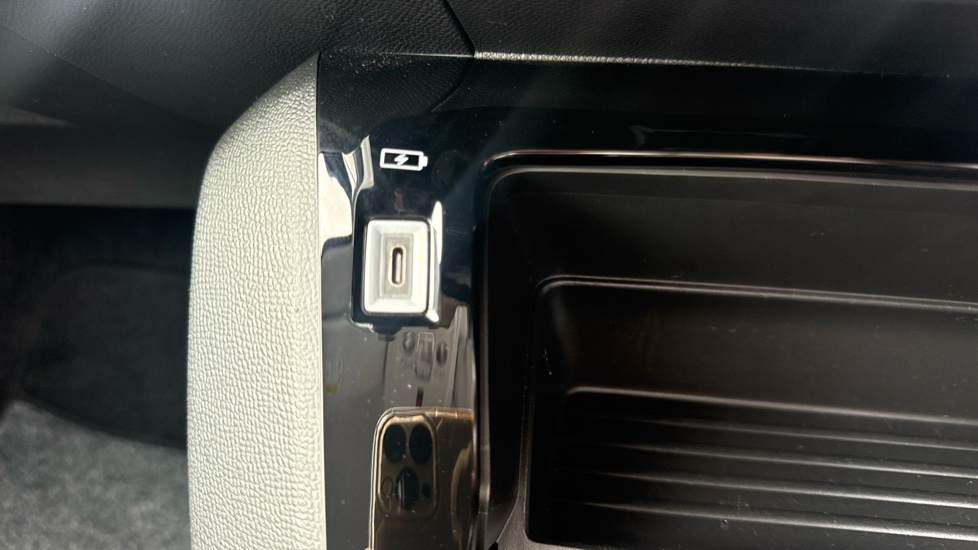 Peugeot 208 1.2 PureTech 100 Active Premium 5dr EAT8 Petrol Hatchback - Image 31