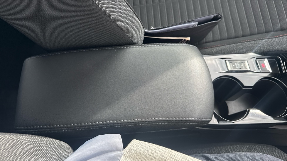 Peugeot 208 1.2 PureTech 100 Active Premium 5dr EAT8 Petrol Hatchback - Image 45