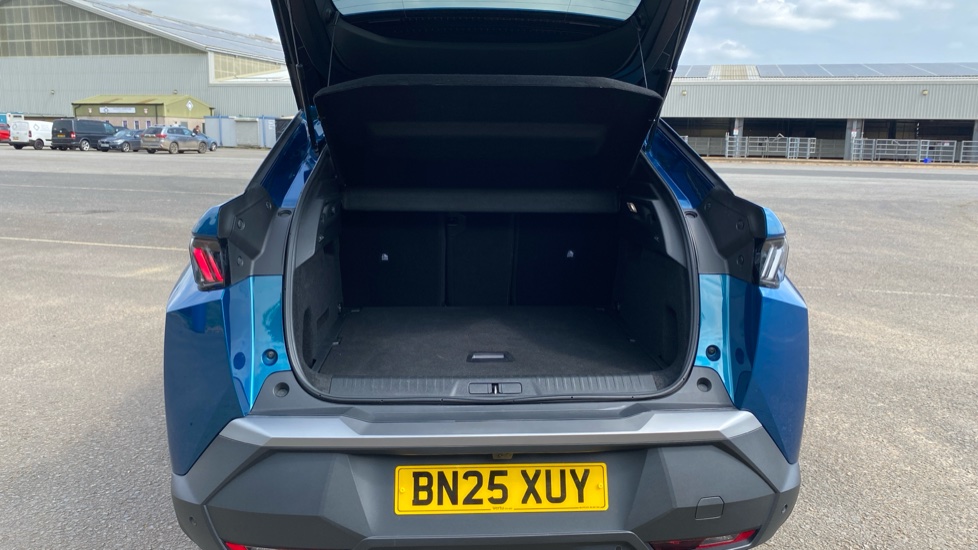 Peugeot 3008 1.2 Hybrid 136 Allure 5dr e-DSC6 Petrol Estate - Image 4