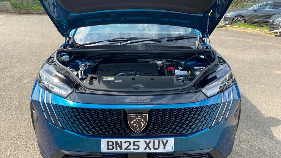 Peugeot 3008 1.2 Hybrid 136 Allure 5dr e-DSC6 Petrol Estate - Image 8
