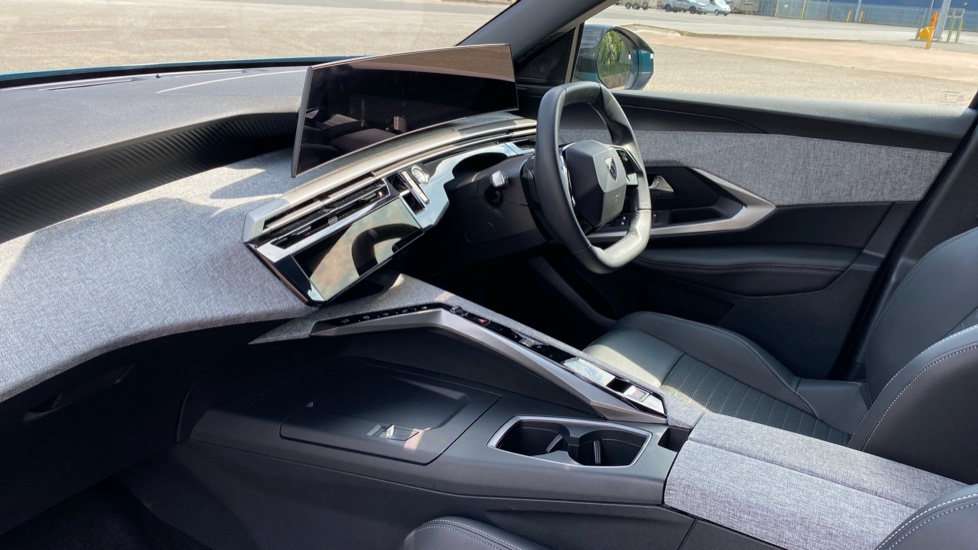 Peugeot 3008 1.2 Hybrid 136 Allure 5dr e-DSC6 Petrol Estate - Image 9