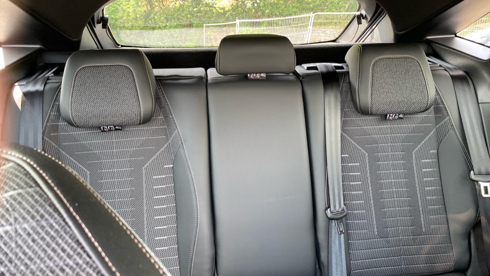 Peugeot 3008 1.2 Hybrid 136 Allure 5dr e-DSC6 Petrol Estate - Image 15