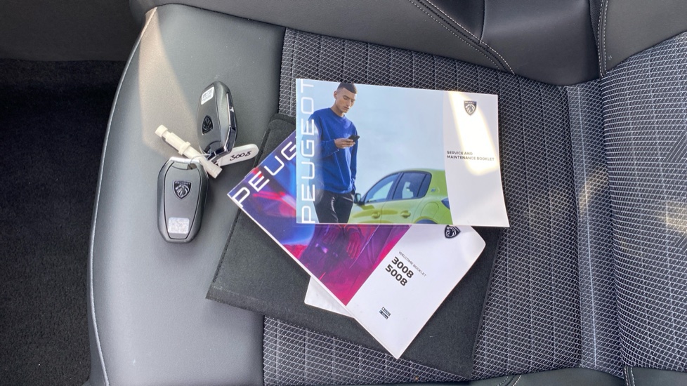 Peugeot 3008 1.2 Hybrid 136 Allure 5dr e-DSC6 Petrol Estate - Image 19