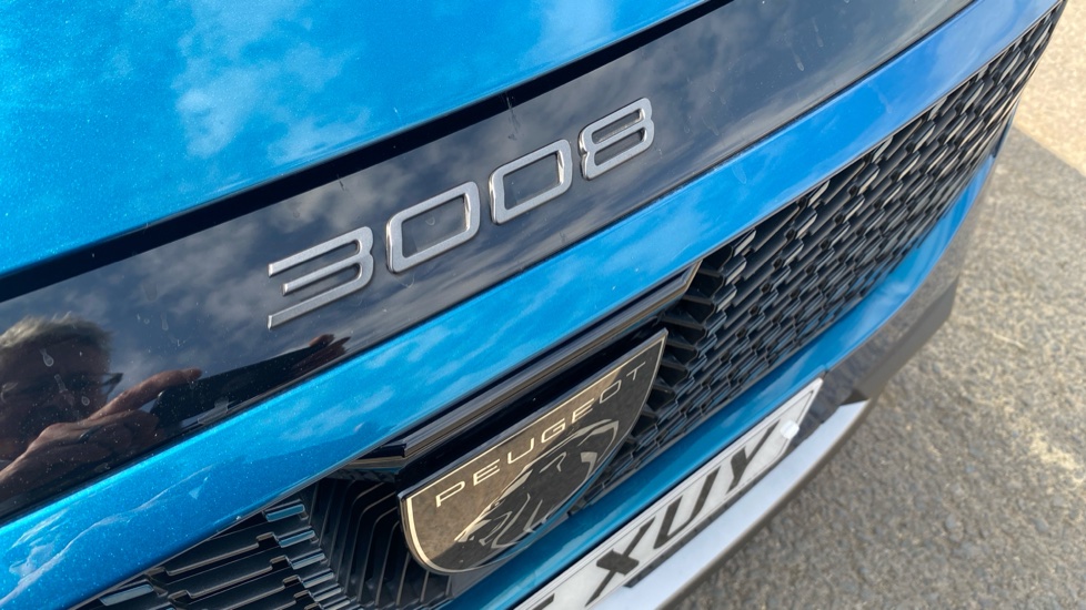 Peugeot 3008 1.2 Hybrid 136 Allure 5dr e-DSC6 Petrol Estate - Image 21