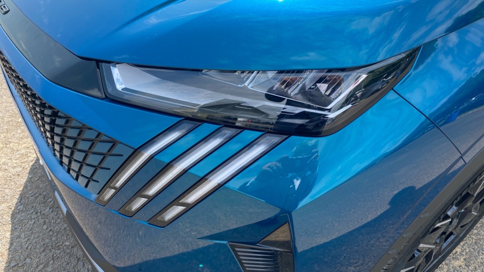 Peugeot 3008 1.2 Hybrid 136 Allure 5dr e-DSC6 Petrol Estate - Image 22