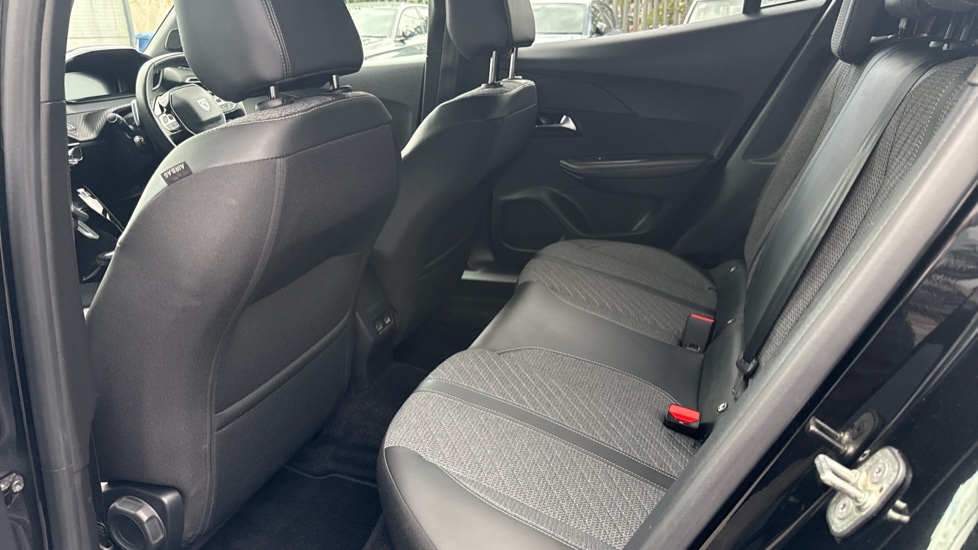 Peugeot 2008 1.2 PureTech 130 Allure 5dr EAT8 Petrol Estate - Image 16