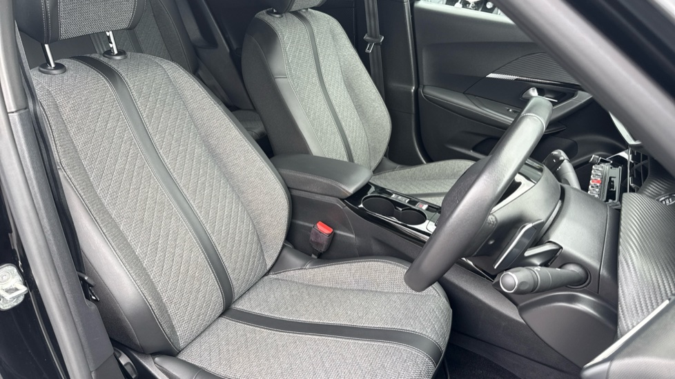 Peugeot 2008 1.2 PureTech 130 Allure 5dr EAT8 Petrol Estate - Image 34