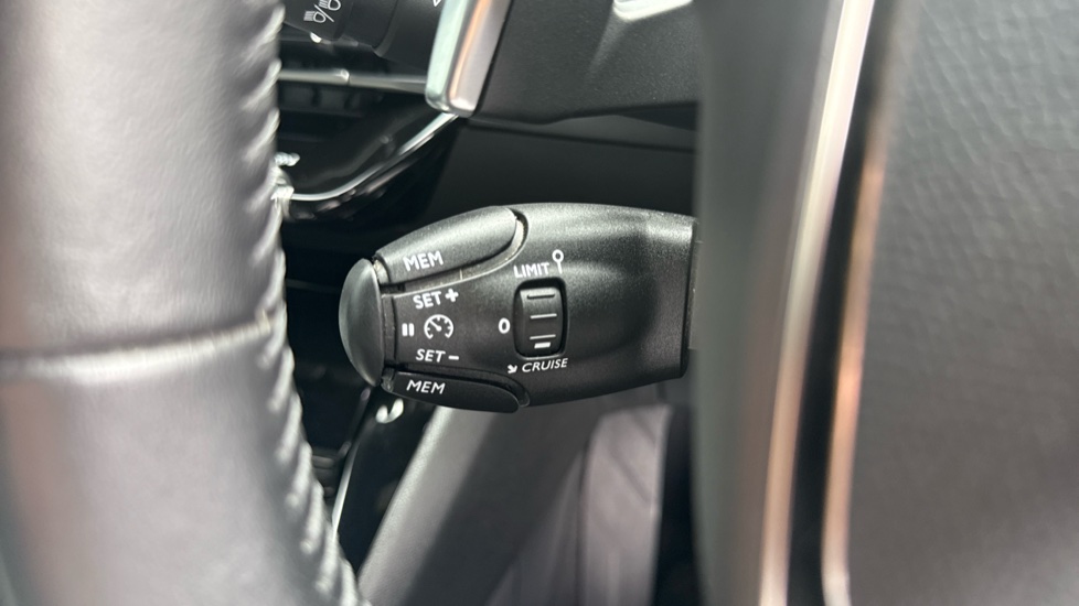 Peugeot 2008 1.2 PureTech 130 Allure 5dr EAT8 Petrol Estate - Image 35