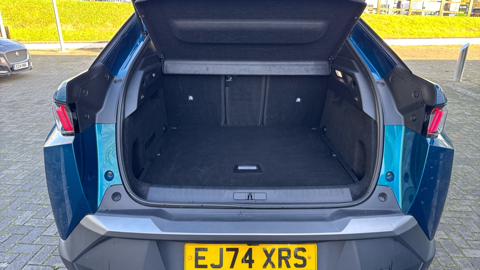 Peugeot 3008 1.2 Hybrid 136 Allure 5dr e-DSC6 Petrol Estate - Image 4