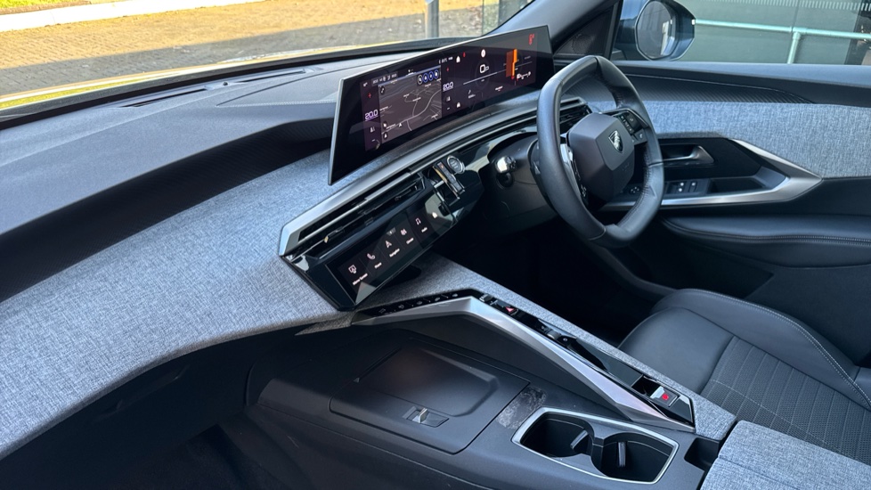 Peugeot 3008 1.2 Hybrid 136 Allure 5dr e-DSC6 Petrol Estate - Image 9