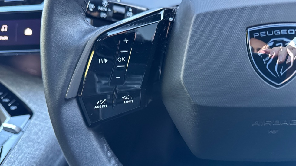 Peugeot 3008 1.2 Hybrid 136 Allure 5dr e-DSC6 Petrol Estate - Image 24