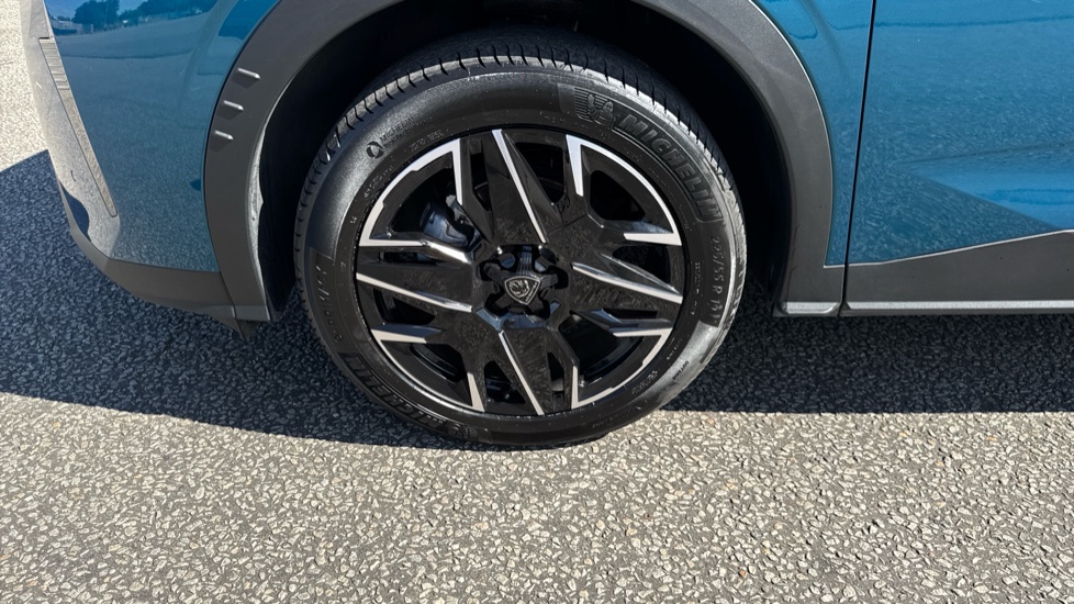 Peugeot 3008 1.2 Hybrid 136 GT 5dr e-DSC6 Petrol Estate - Image 38