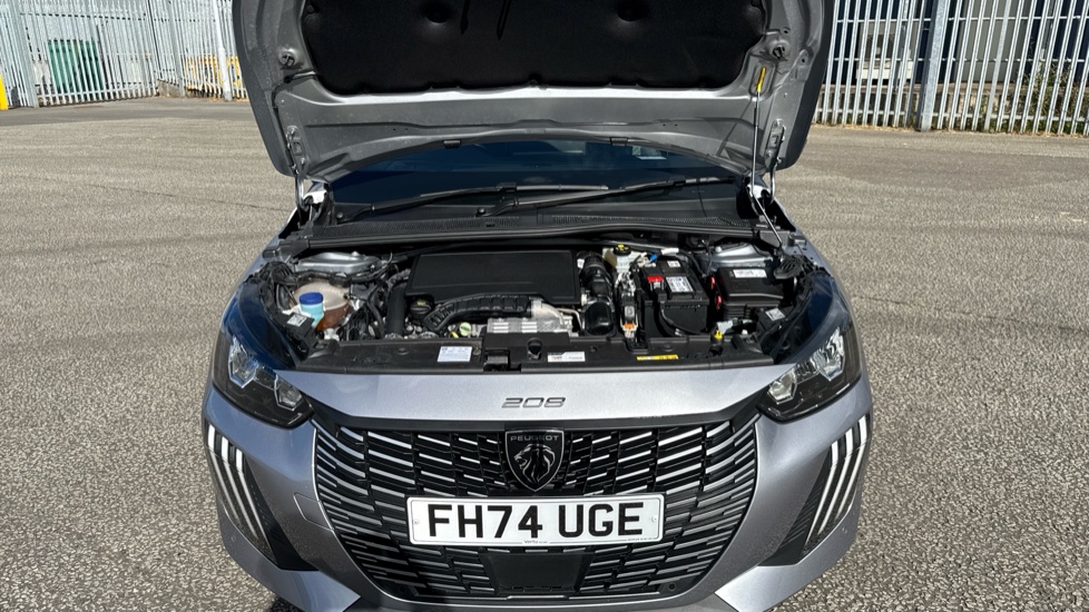 Peugeot 208 1.2 PureTech 100 Allure 5dr Petrol Hatchback - Image 8