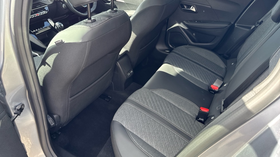 Peugeot 208 1.2 PureTech 100 Allure 5dr Petrol Hatchback - Image 16