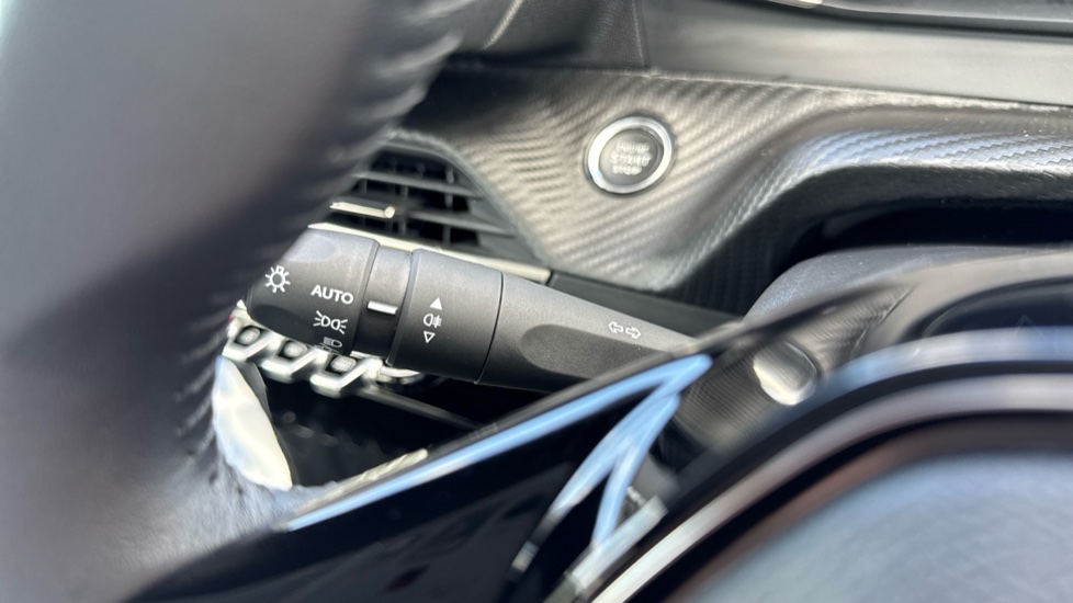Peugeot 208 1.2 PureTech 100 Allure 5dr Petrol Hatchback - Image 23