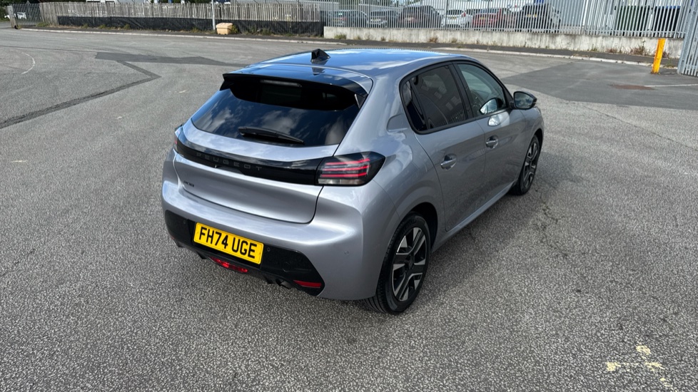 Peugeot 208 1.2 PureTech 100 Allure 5dr Petrol Hatchback - Image 30