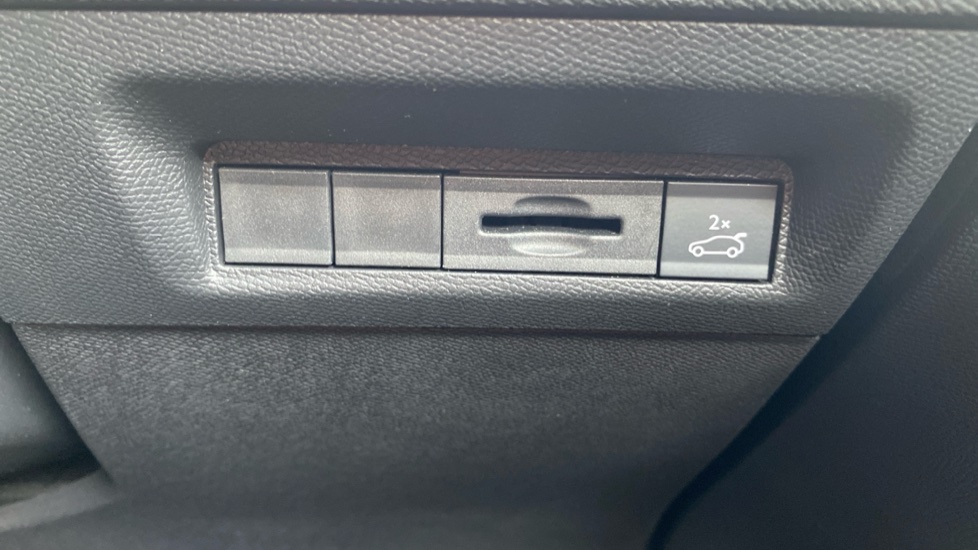 Peugeot 308 1.2 PureTech GT 5dr EAT8 Petrol Estate - Image 36