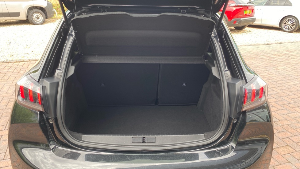 Peugeot 208 1.2 PureTech 100 Allure Premium 5dr Petrol Hatchback - Image 4