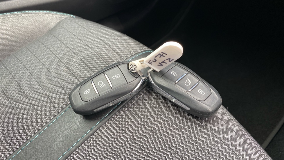 Peugeot 208 1.2 PureTech 100 Allure Premium 5dr Petrol Hatchback - Image 20