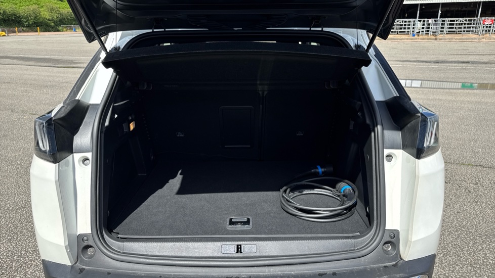 Peugeot 3008 1.6 Hybrid 180 Allure 5dr e-EAT8 Estate - Image 4