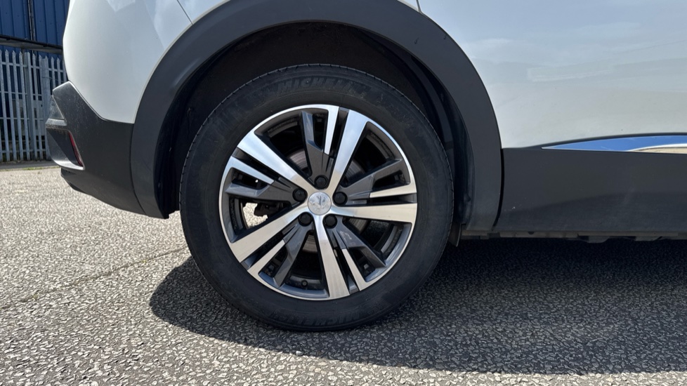Peugeot 3008 1.6 Hybrid 180 Allure 5dr e-EAT8 Estate - Image 7