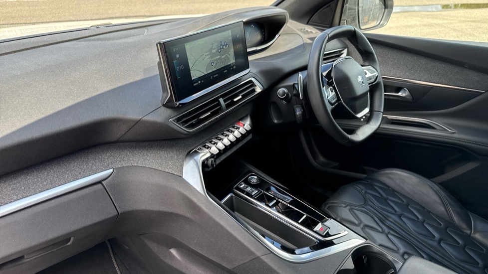 Peugeot 3008 1.6 Hybrid 180 Allure 5dr e-EAT8 Estate - Image 9