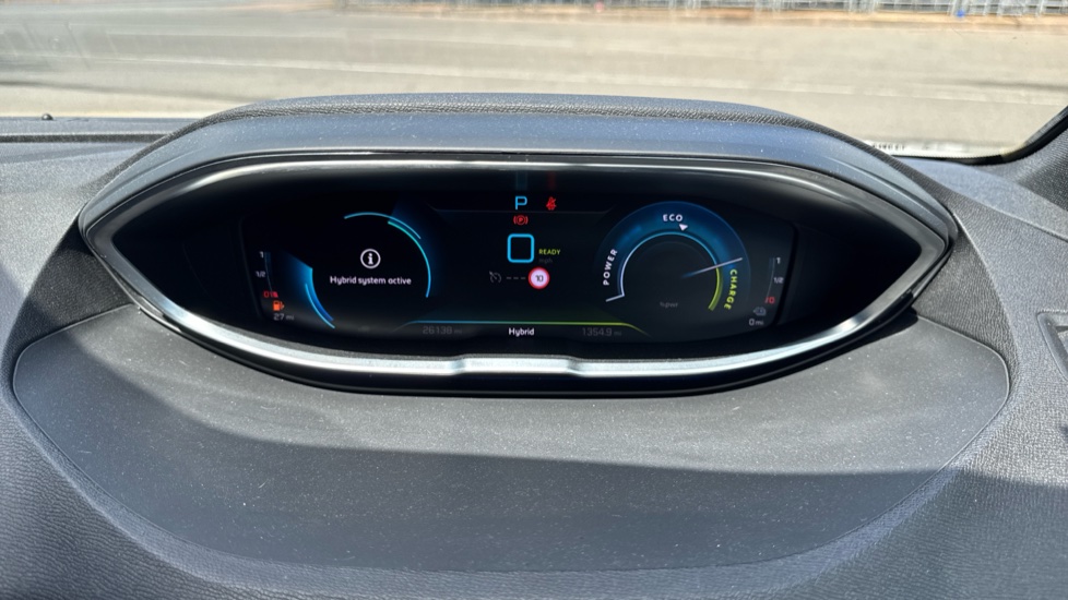 Peugeot 3008 1.6 Hybrid 180 Allure 5dr e-EAT8 Estate - Image 18