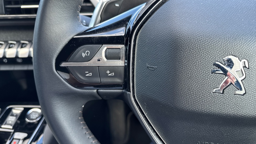 Peugeot 3008 1.6 Hybrid 180 Allure 5dr e-EAT8 Estate - Image 30
