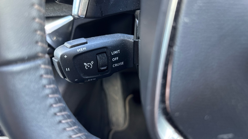 Peugeot 3008 1.6 Hybrid 180 Allure 5dr e-EAT8 Estate - Image 33