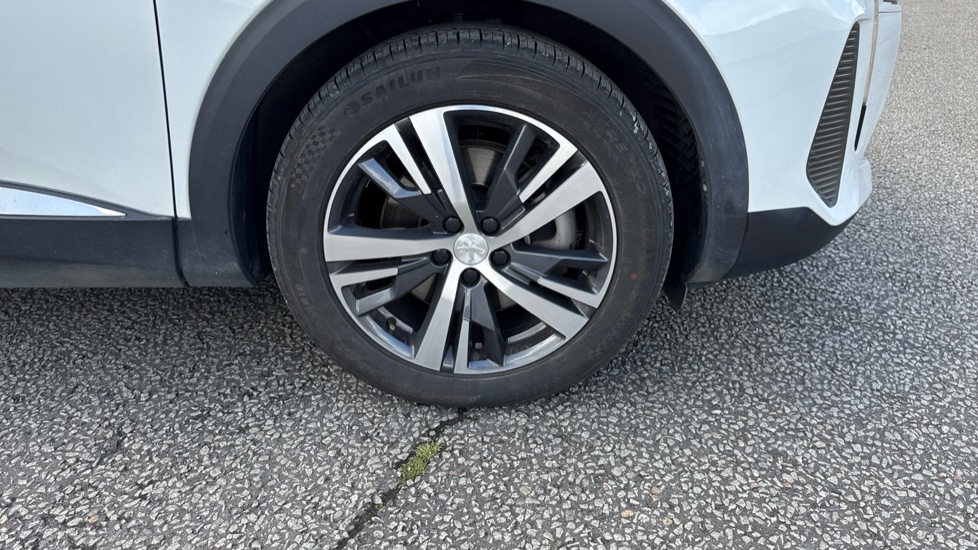 Peugeot 3008 1.6 Hybrid 180 Allure 5dr e-EAT8 Estate - Image 36