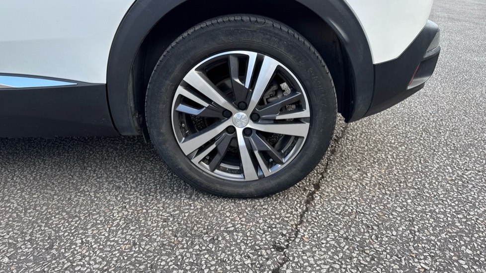 Peugeot 3008 1.6 Hybrid 180 Allure 5dr e-EAT8 Estate - Image 38