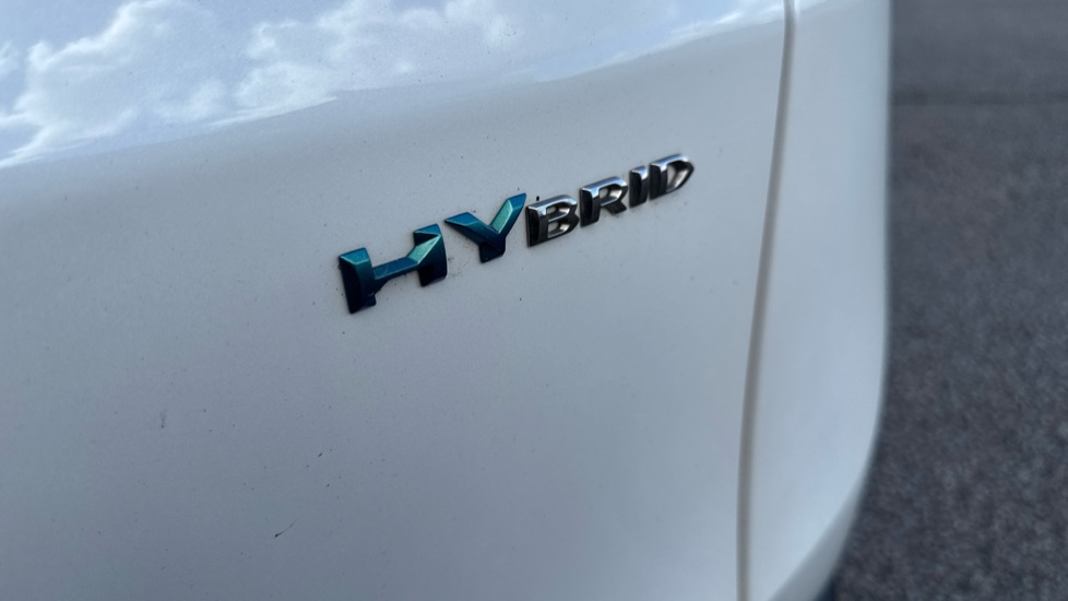 Peugeot 3008 1.6 Hybrid 180 Allure 5dr e-EAT8 Estate - Image 41