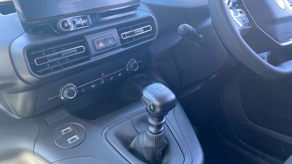 Peugeot Partner Long Diesel 1.5 BlueHDi 100 Professional Crew Van - Image 13
