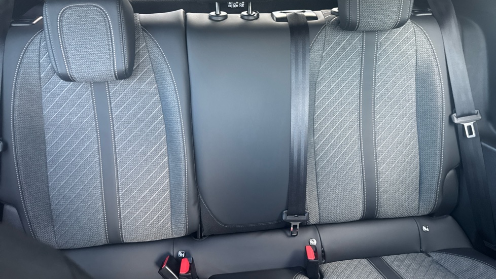 Peugeot 208 1.2 PureTech 100 Allure 5dr Petrol Hatchback - Image 18